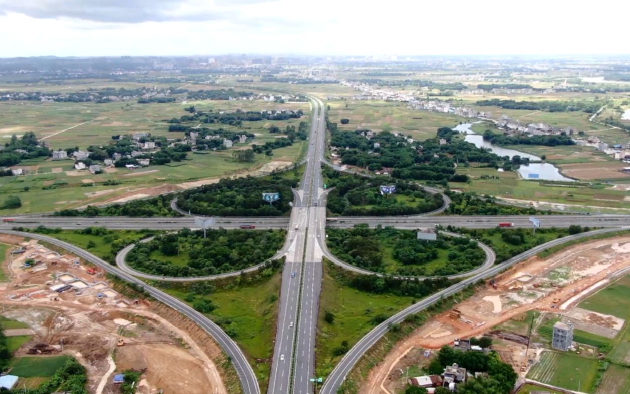 航拍广西合浦石湾高速立交桥,从这里交汇直通广东,方便快捷