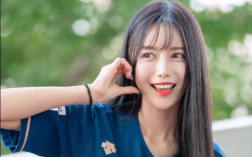 nc恐龙队啦啦队队长李亚英球场近距离热舞"cake"