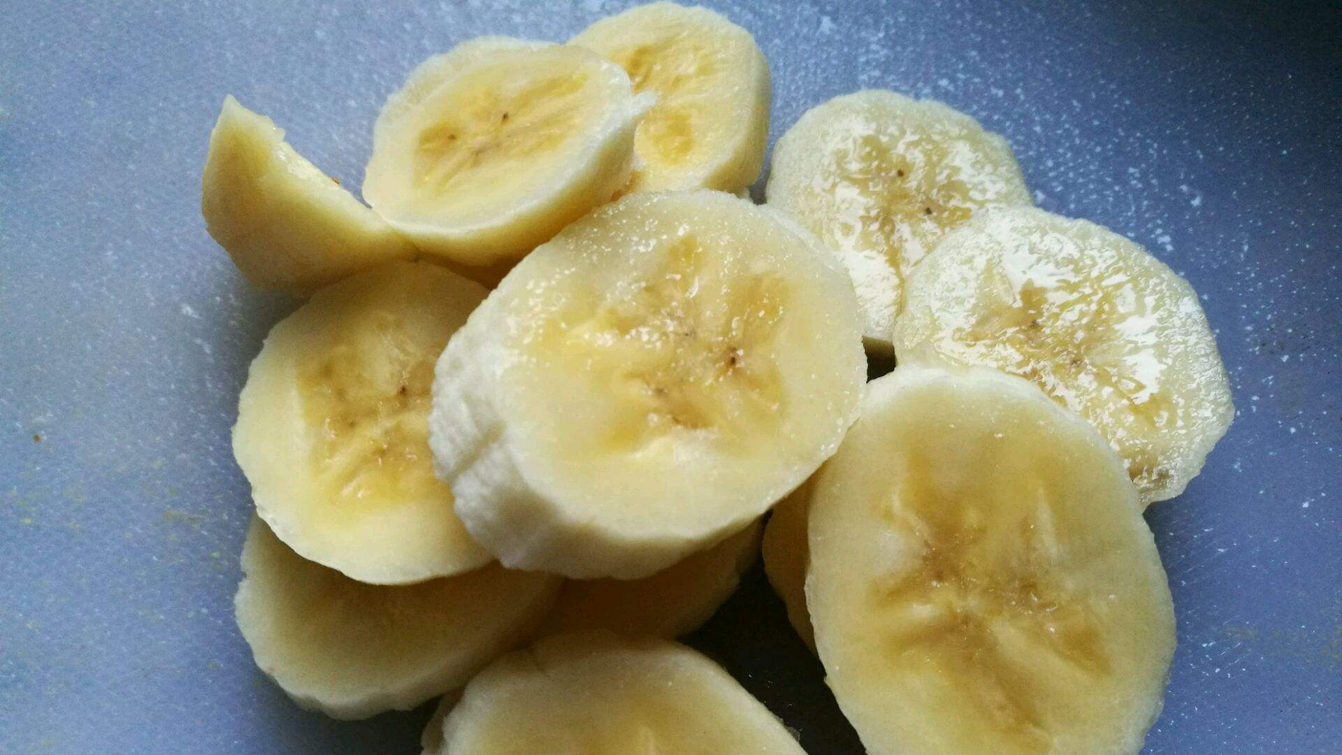 香蕉煮熟吃有什么功效(香蕉煮熟吃的好处:促进消化吸收,缓解便秘)