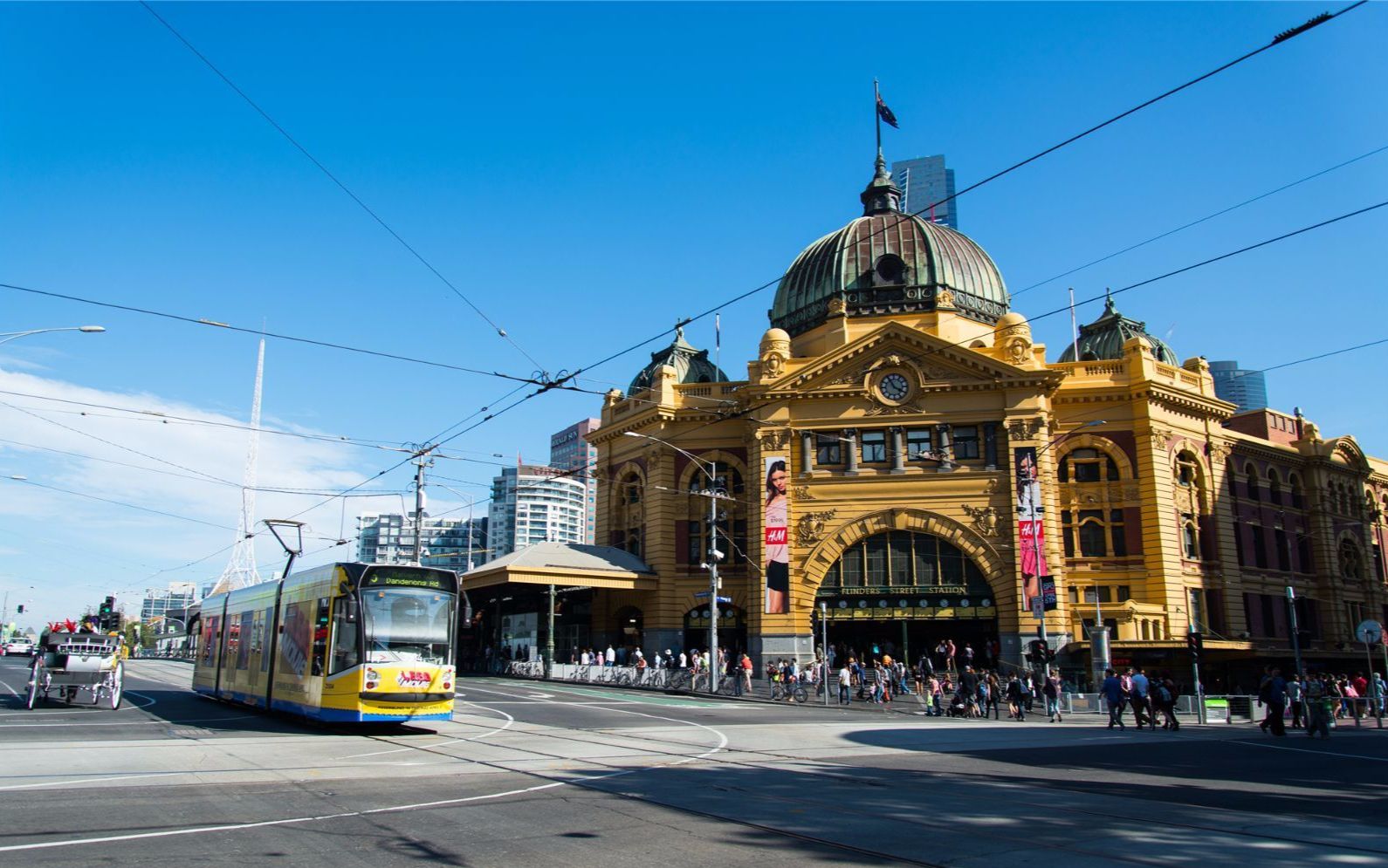 澳大利亚墨尔本 flinders street station 火车换乘电车
