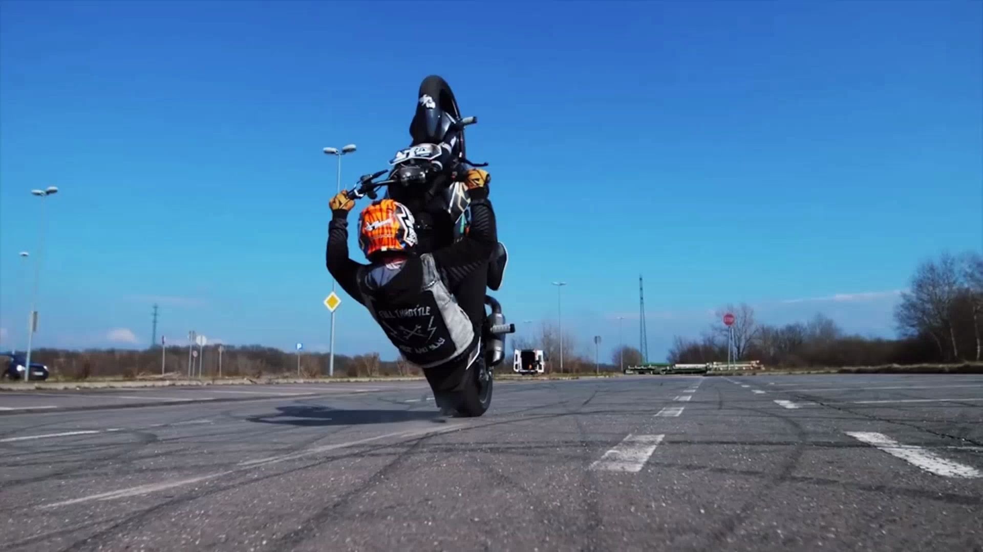 摩托车翘头去不咯!