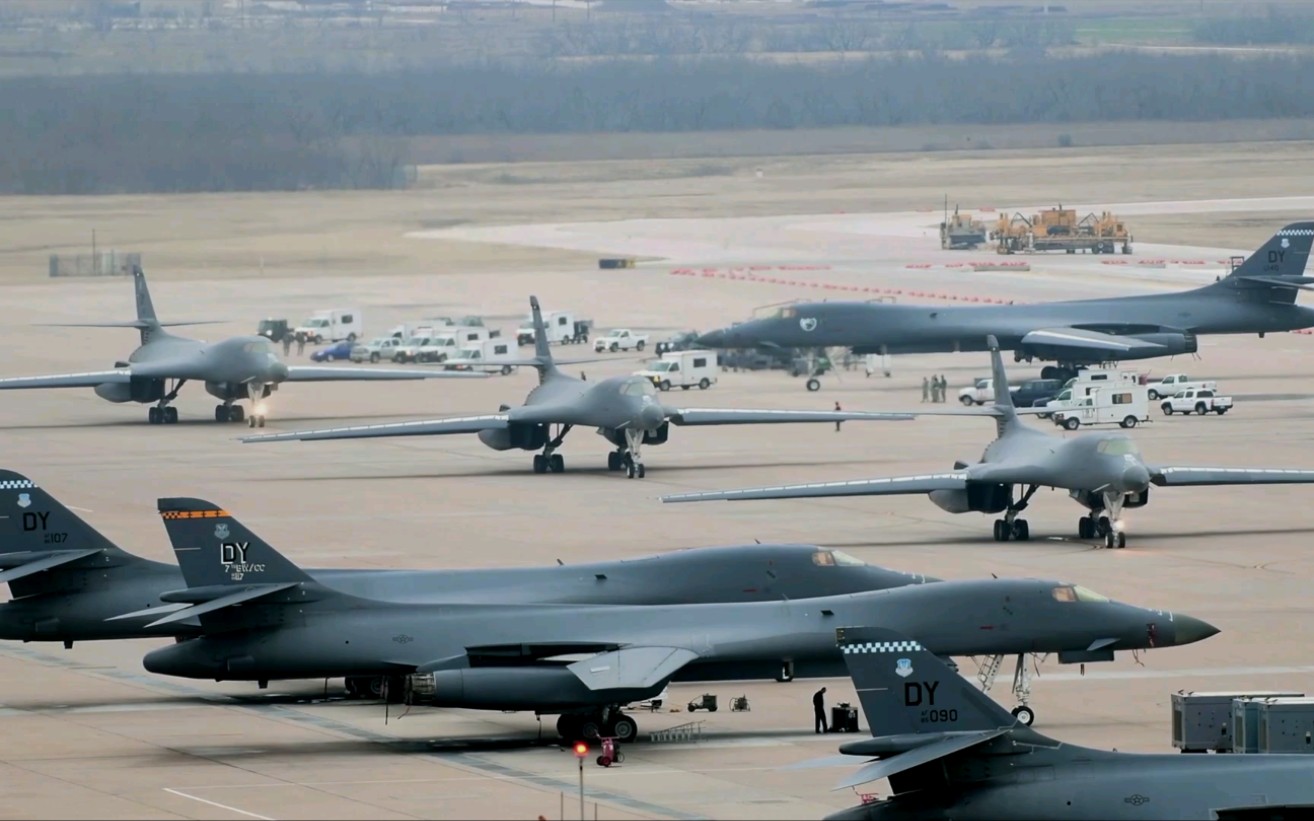 b-1轰炸机群 看上去有点壮观