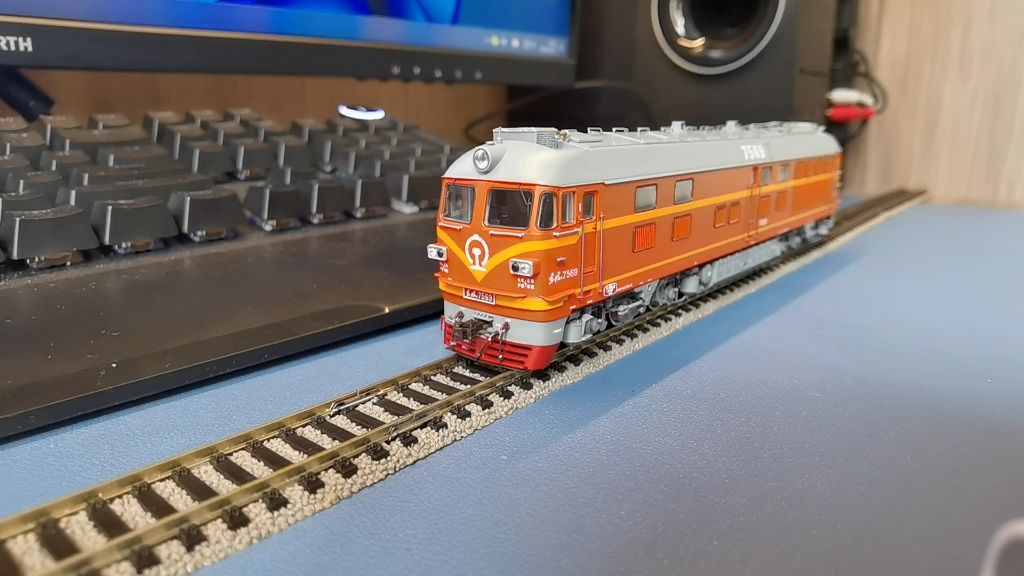 【火车模型】63 曙光第二版东风4b 7569 广铁龙段 加装esu5.