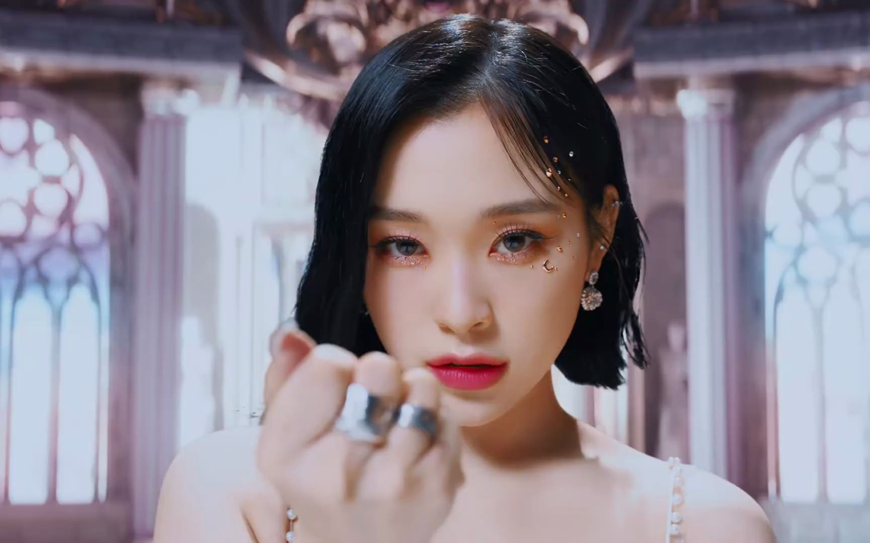 热血女团【dreamcatcher】回归新曲 maison mv公开