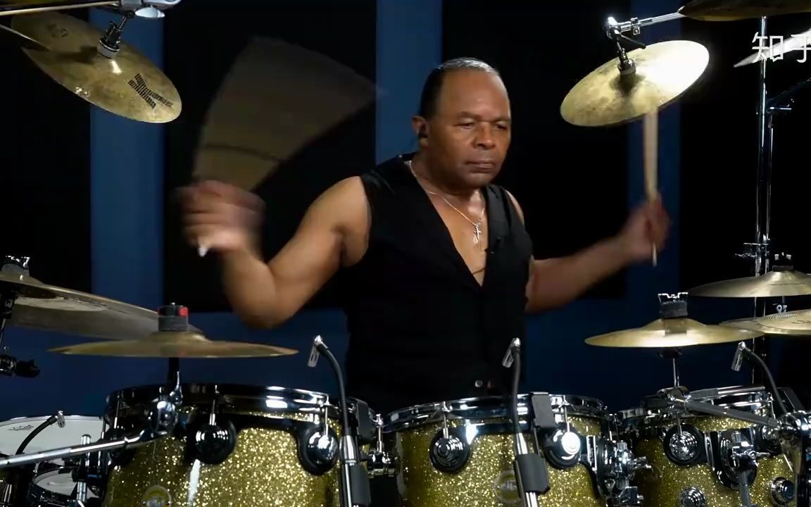 迈克尔·杰克逊的鼓手乔纳森·莫菲特表演jam