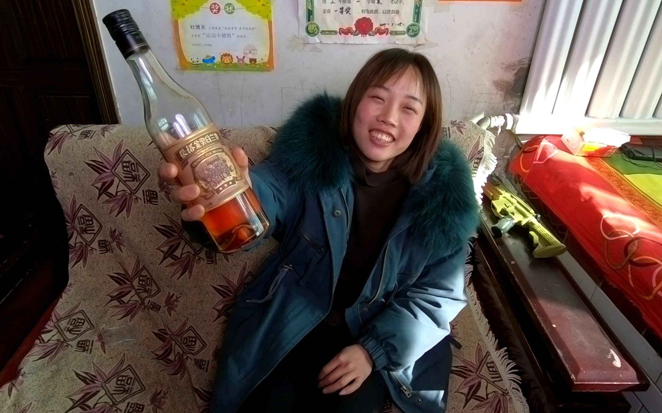小叶子被老公灌酒喝，婚后第2次喝酒，二两白兰地下去开始说醉话了