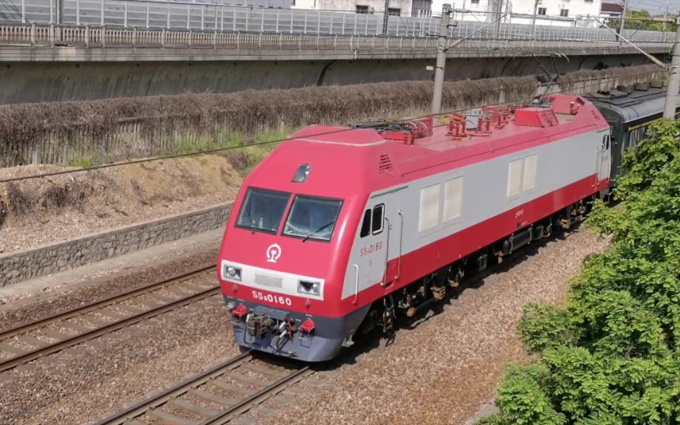 京沪线:t132次列车出苏州站,上局沪段ss9g 0160!