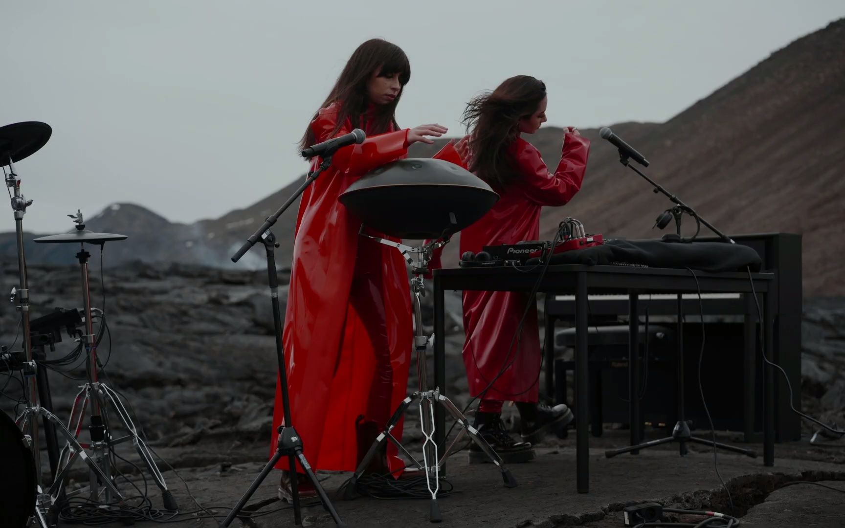 [图]【trance现场】Giol-& Assia - #DiesisLive @Fagradalsfjall Volcano, Iceland