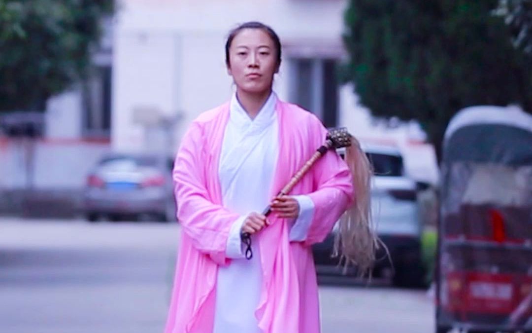 活动作品颜色越粉打人越狠武当女侠拂尘换装秀