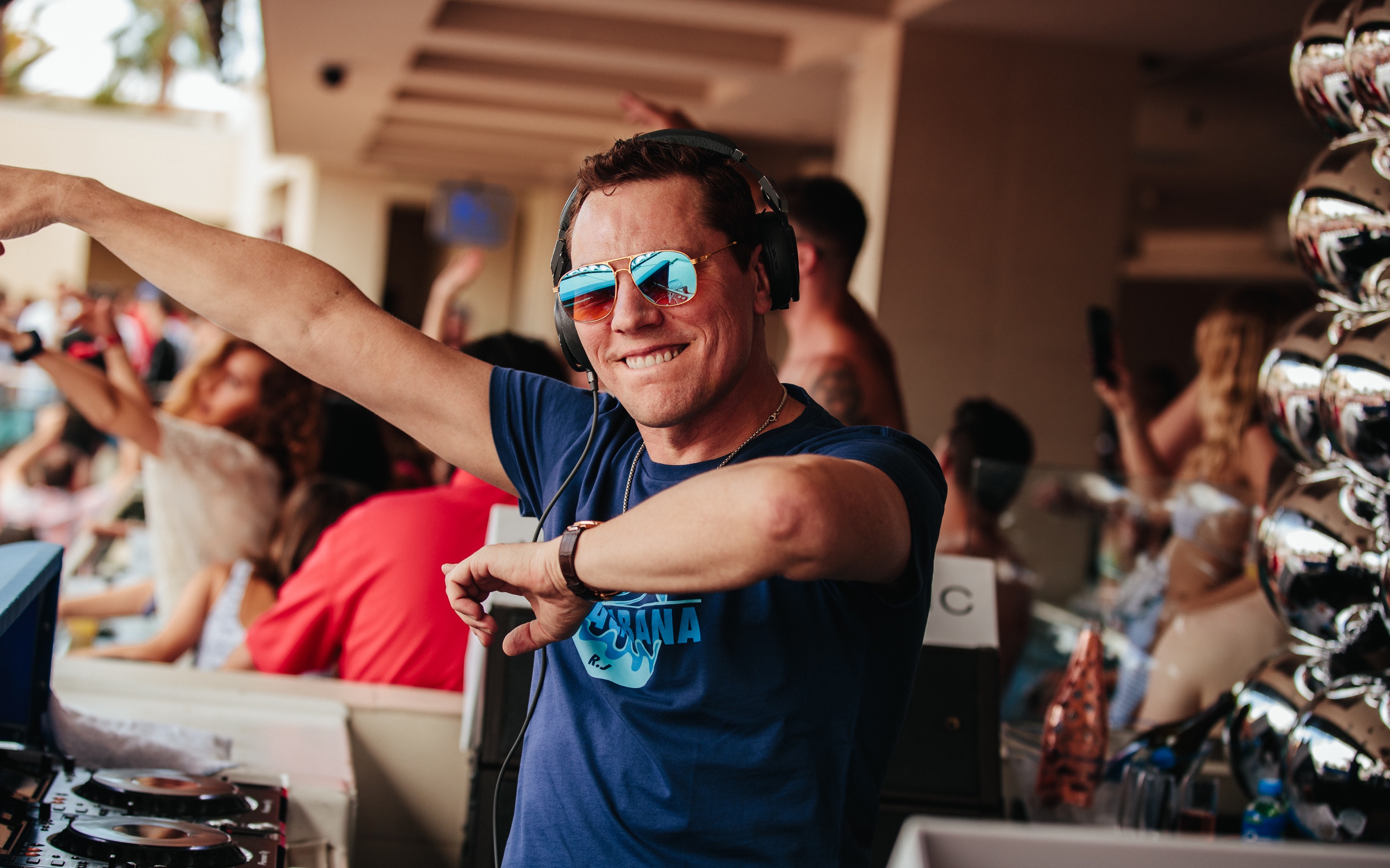 铁叔tiesto,jonas blue,rita ora助阵新单《ritual》mv