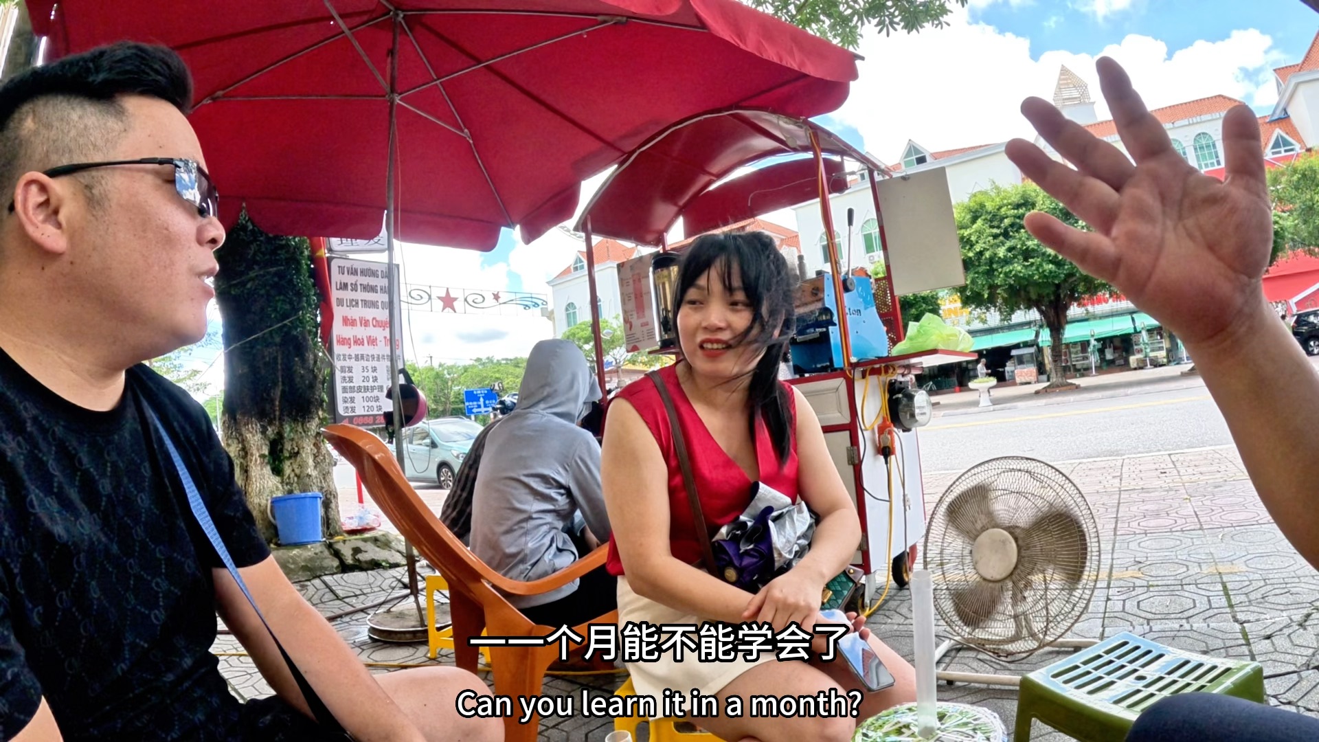 来越南第二天,成功约会25岁女孩,她又漂亮又年轻我喜欢