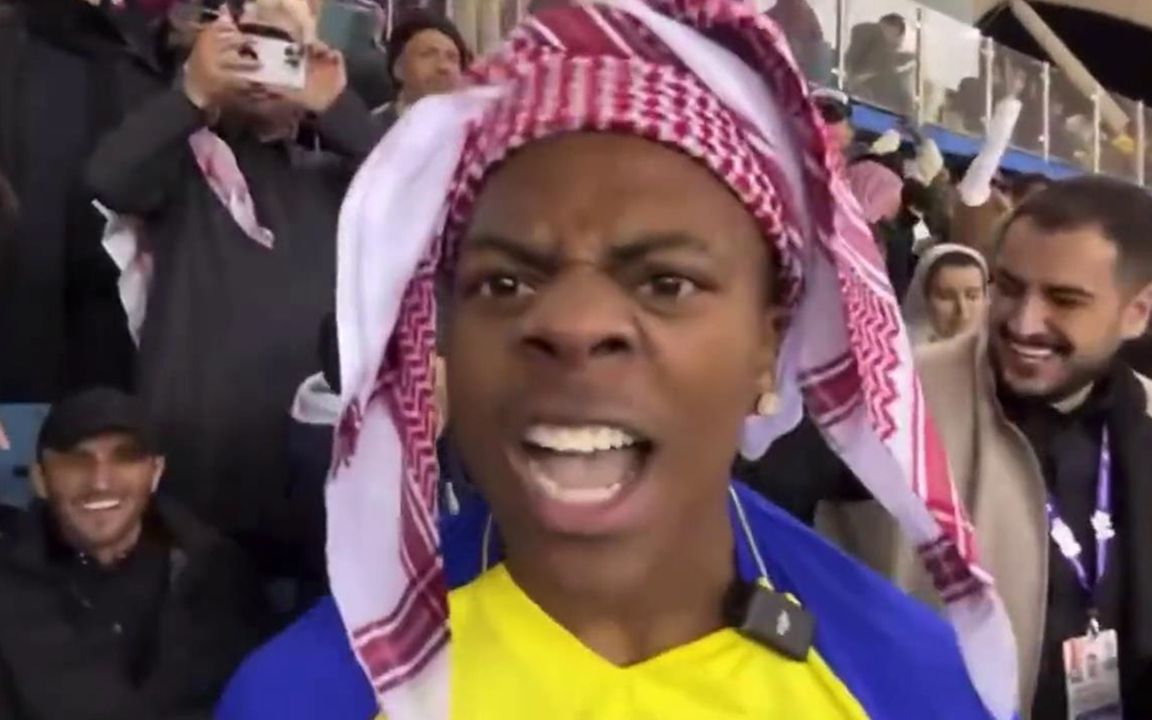 当甲亢哥看到c罗罚进点球后,直接在观众席吼了起来,画面太搞笑