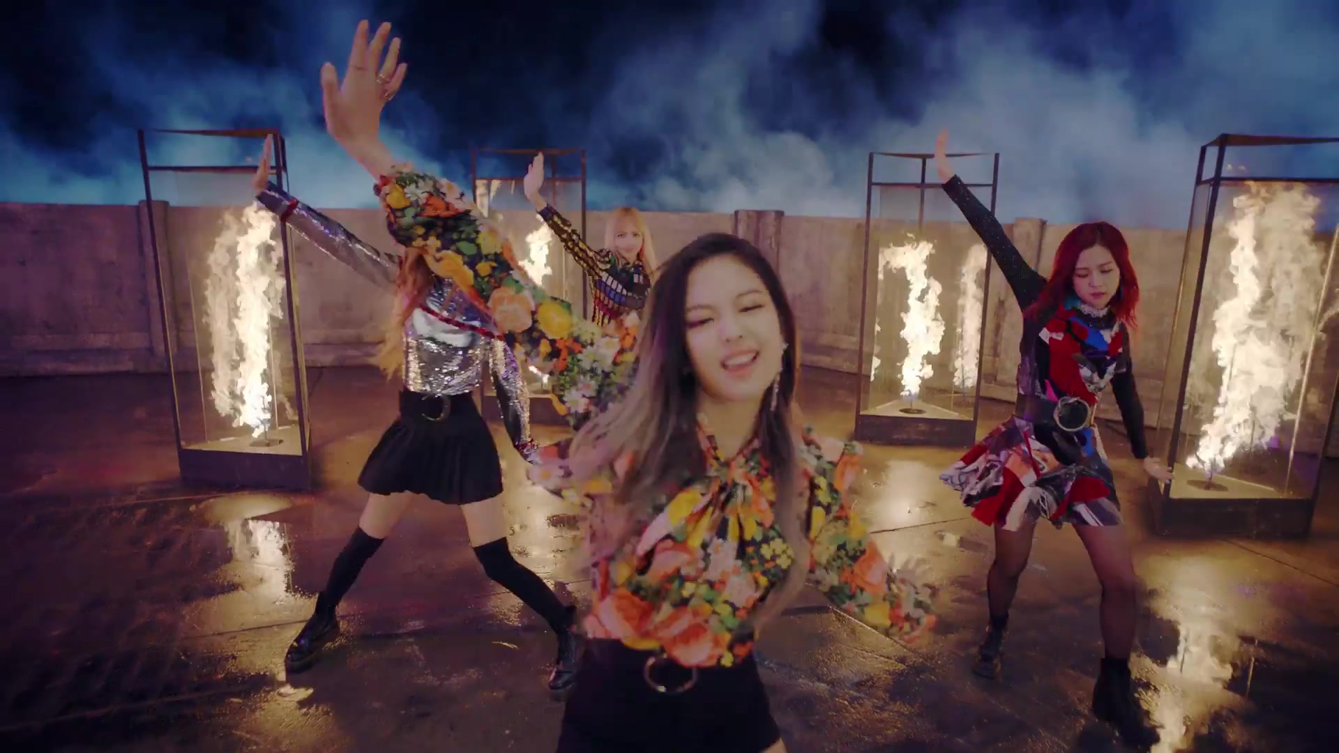 blackpink - 玩火日文版_哔哩哔哩 (゜-゜)つロ 干杯~-bilibili