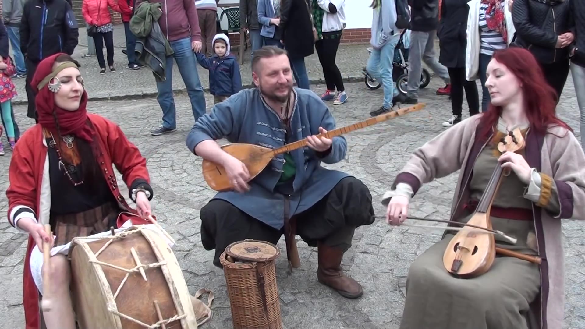 【巫师3乐队现场】波兰游吟诗人percival街头演唱会 | tvok noc muze