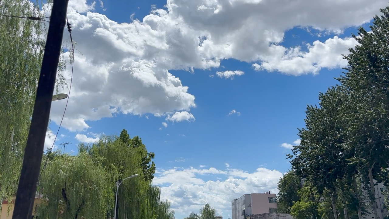 【朗朗长空】感觉天空中的蓝天白云格外美丽大气磅礴,是好几年看不见