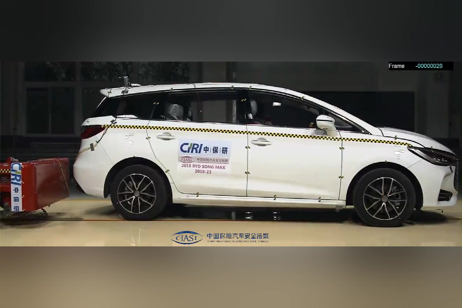 比亚迪 宋max 碰撞测试-中保研