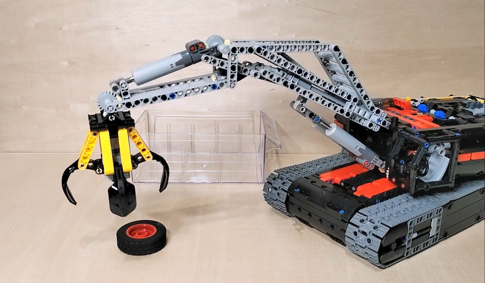 [图]全功能挖掘机（下双L，上双怪兽） MOC-184688 Excavator full RC