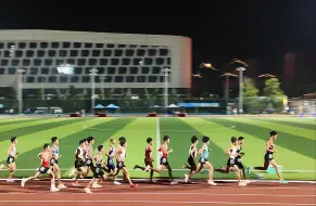 Video herunterladen: 大田赛丁组5000米，平均配速2分51