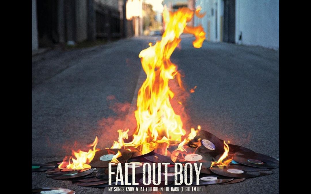 [图]Fall Out Boy - My Songs Know What You Did In The Dark (Light Em Up) 歌词MV