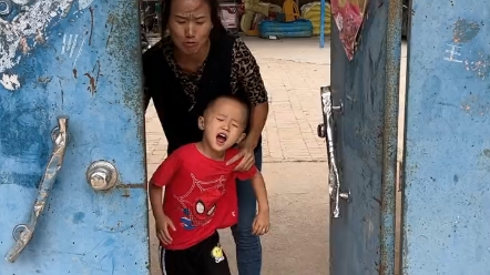 [图]姐姐弟弟又惹妈妈生气了