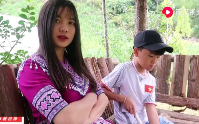 越南老街北河县苗族漂亮女孩阿桃她还没有结婚家里还有两个姐姐