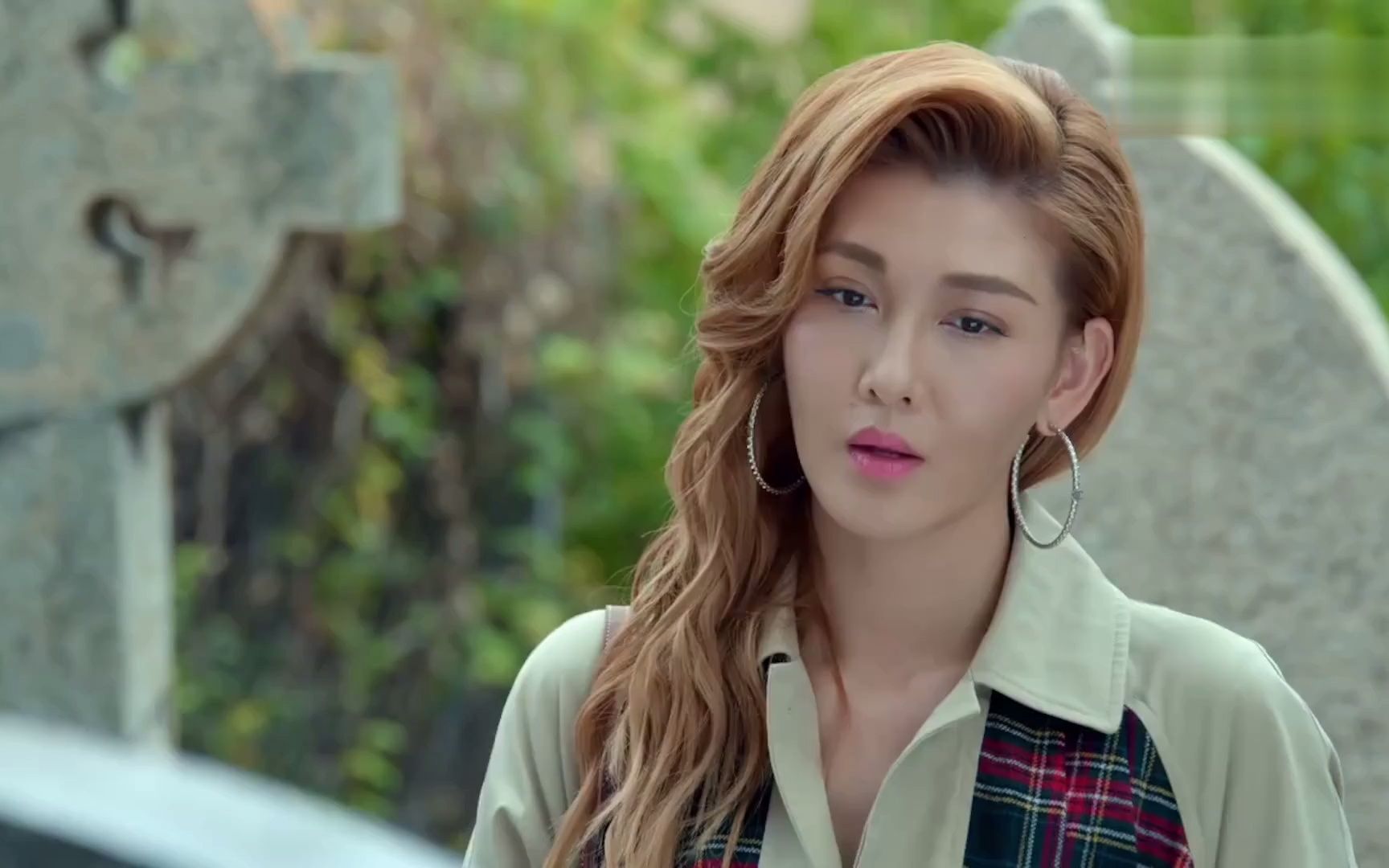 家族荣耀:李彩桦居然黑切白,表舅竟然是她的亲生父亲!