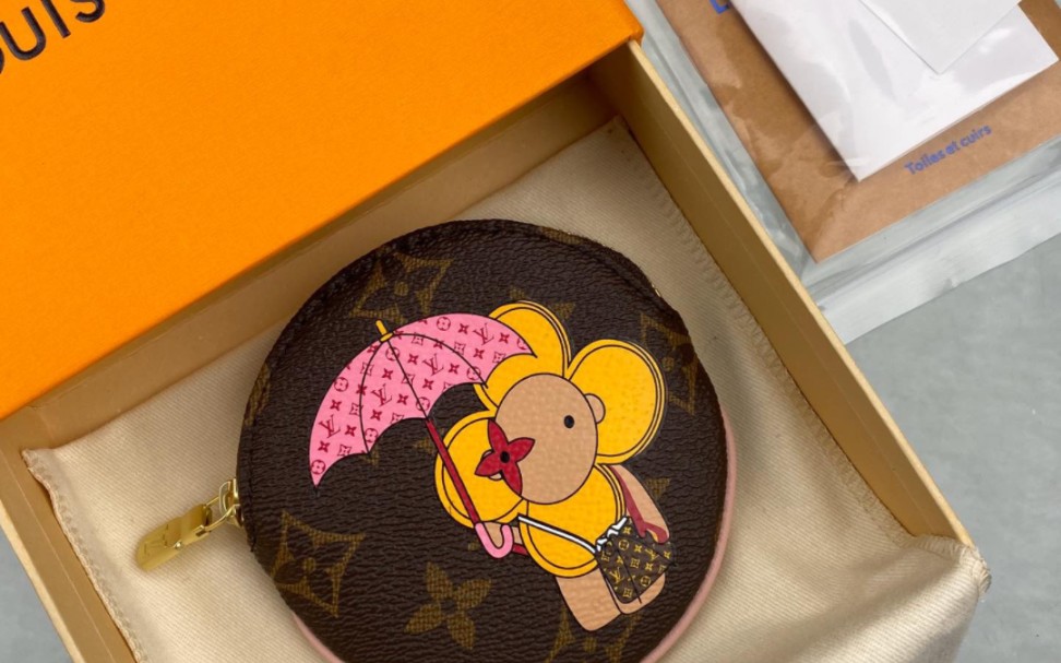 lv monogram令人会心一笑的vivienne吉祥物90cm帆布短款钥匙包视频