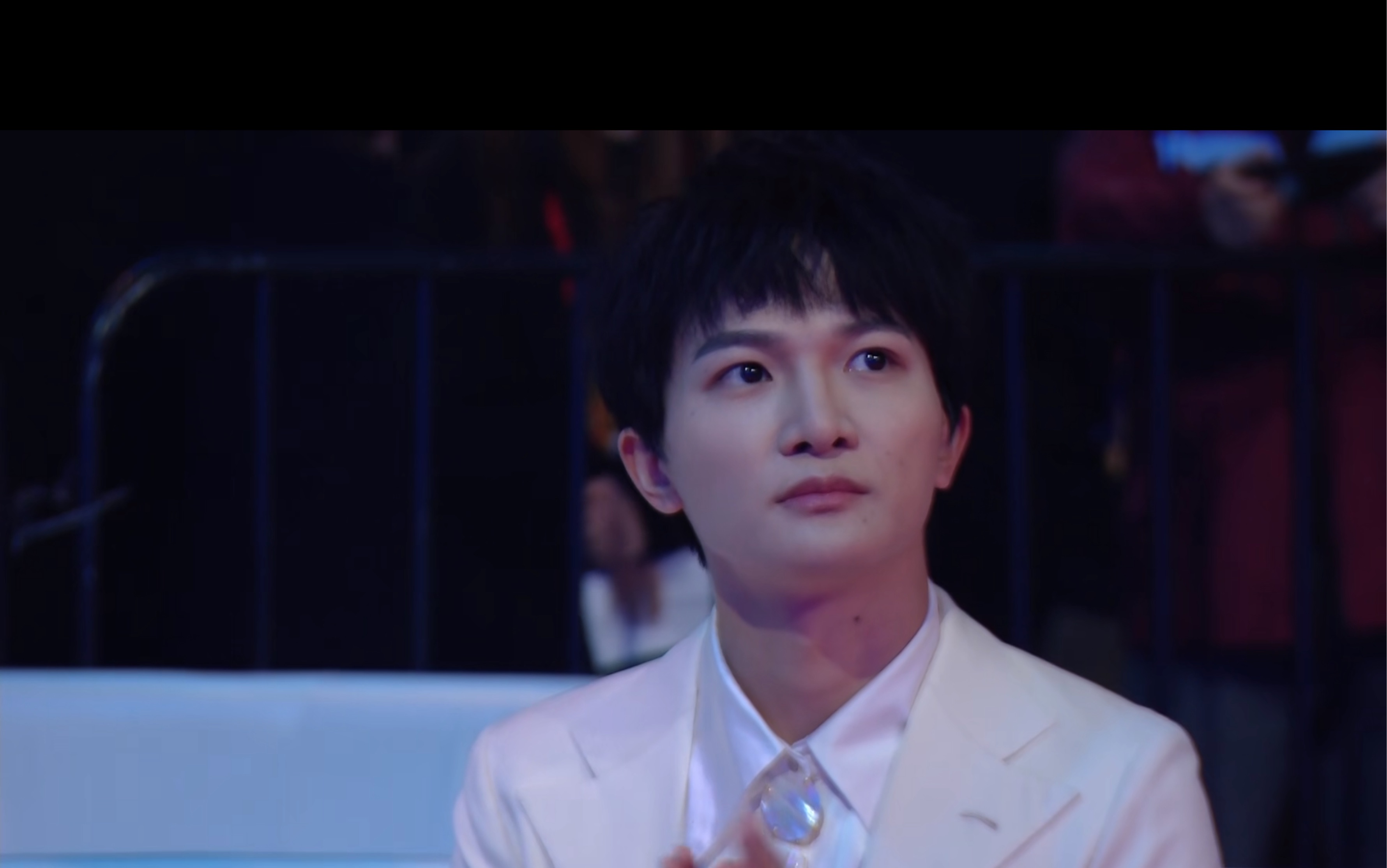 周深星光大赏舞台荒城渡我是你的谁