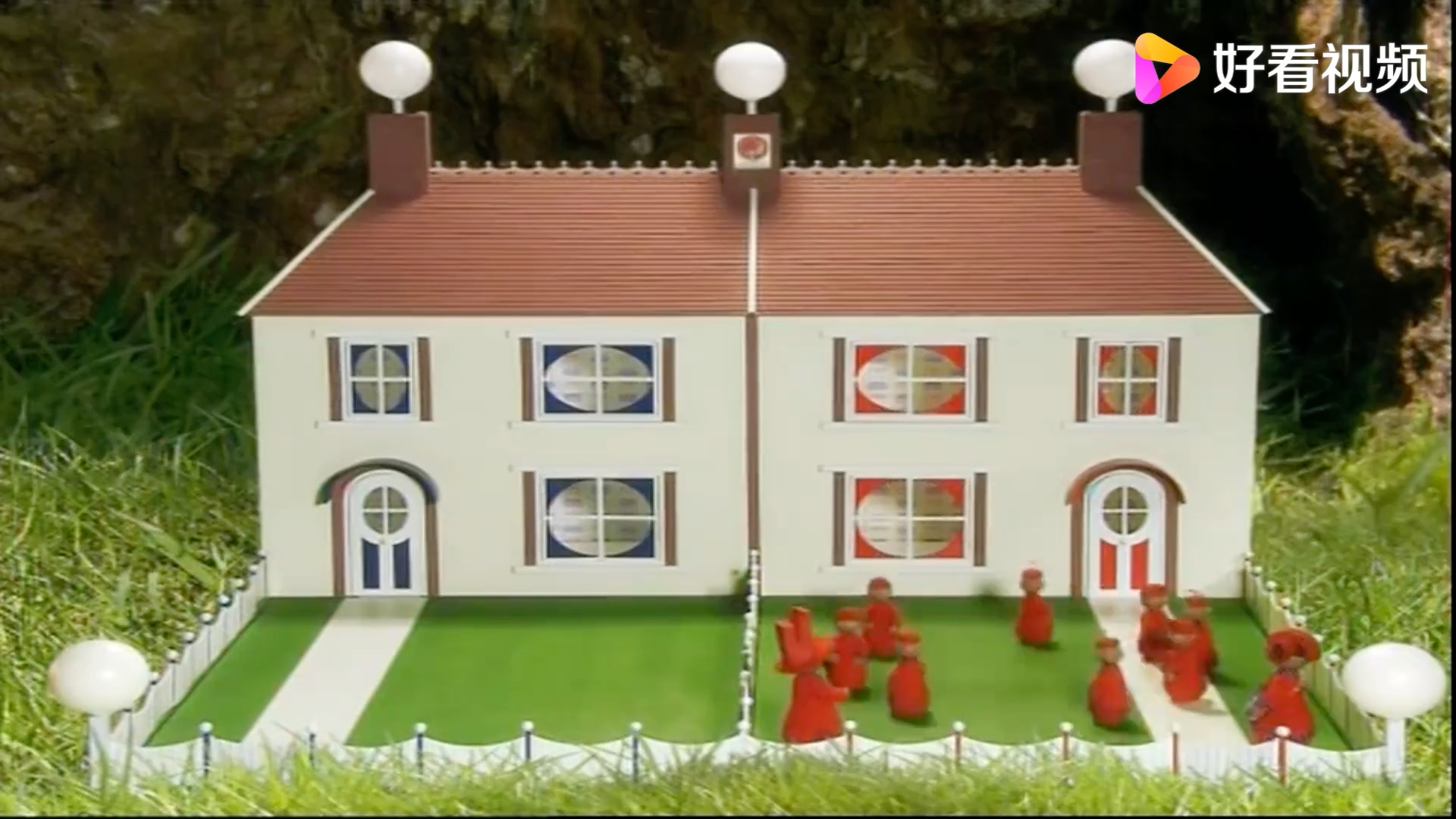 花园宝宝:小点点跳完舞,又回到家里了,玛卡巴卡喊他们出来