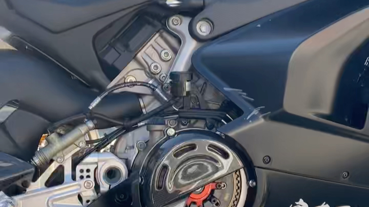 杜卡迪v4sp让人上头的干式离合