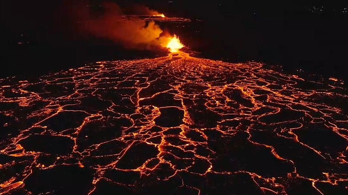 [图]涅磐重生#冰岛西南部雷克雅未克半岛爆发火山