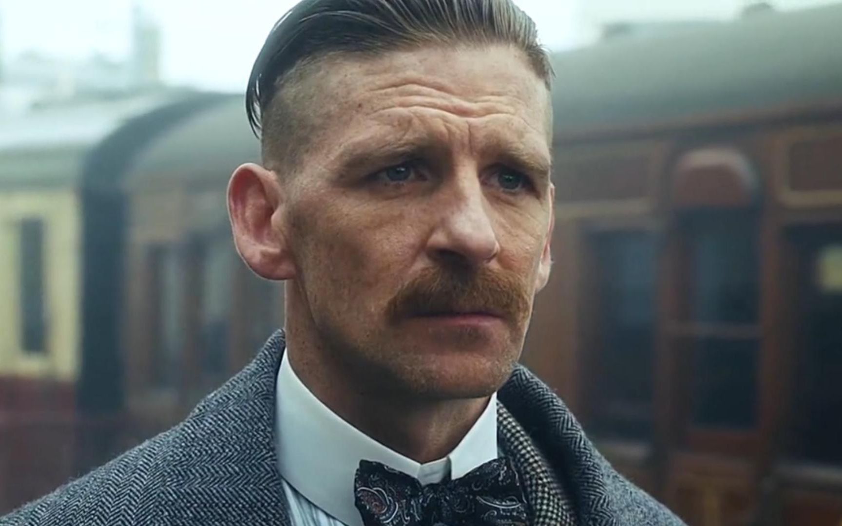 "心疼惨遭父亲欺骗的亚瑟谢尔比"