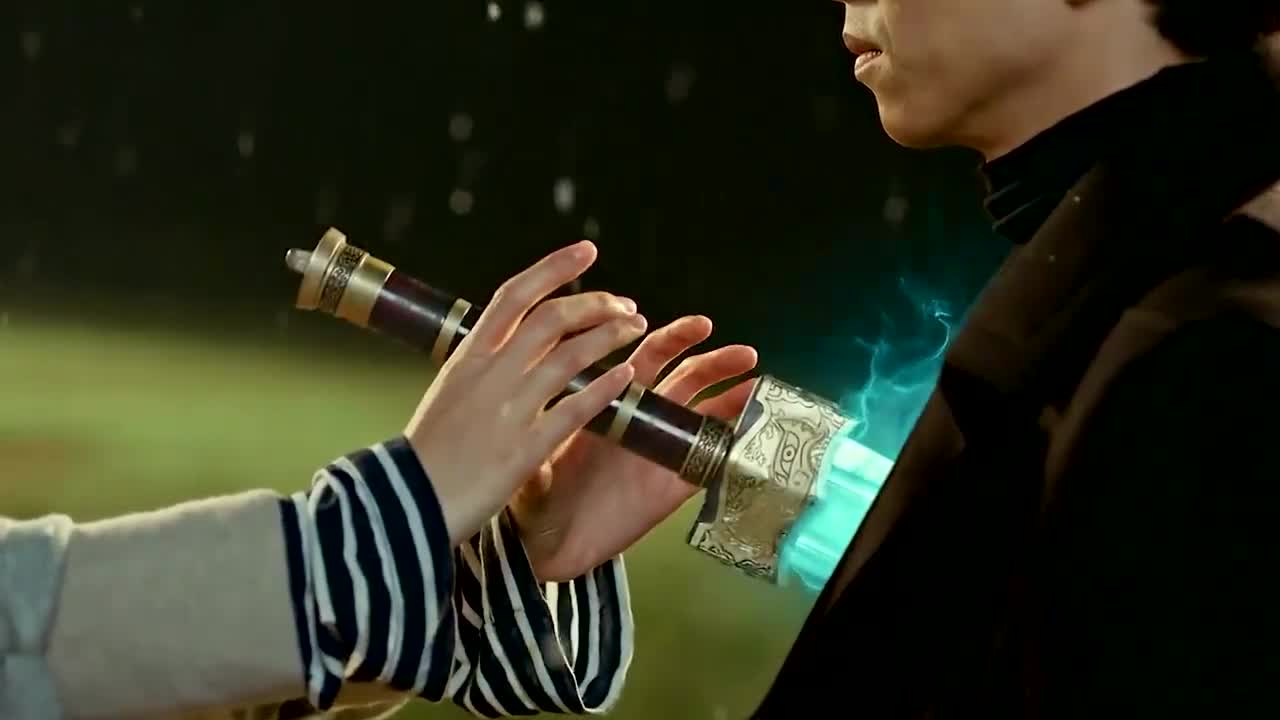 男人胸口被插了900年的剑《孤单又灿烂的神:鬼怪》