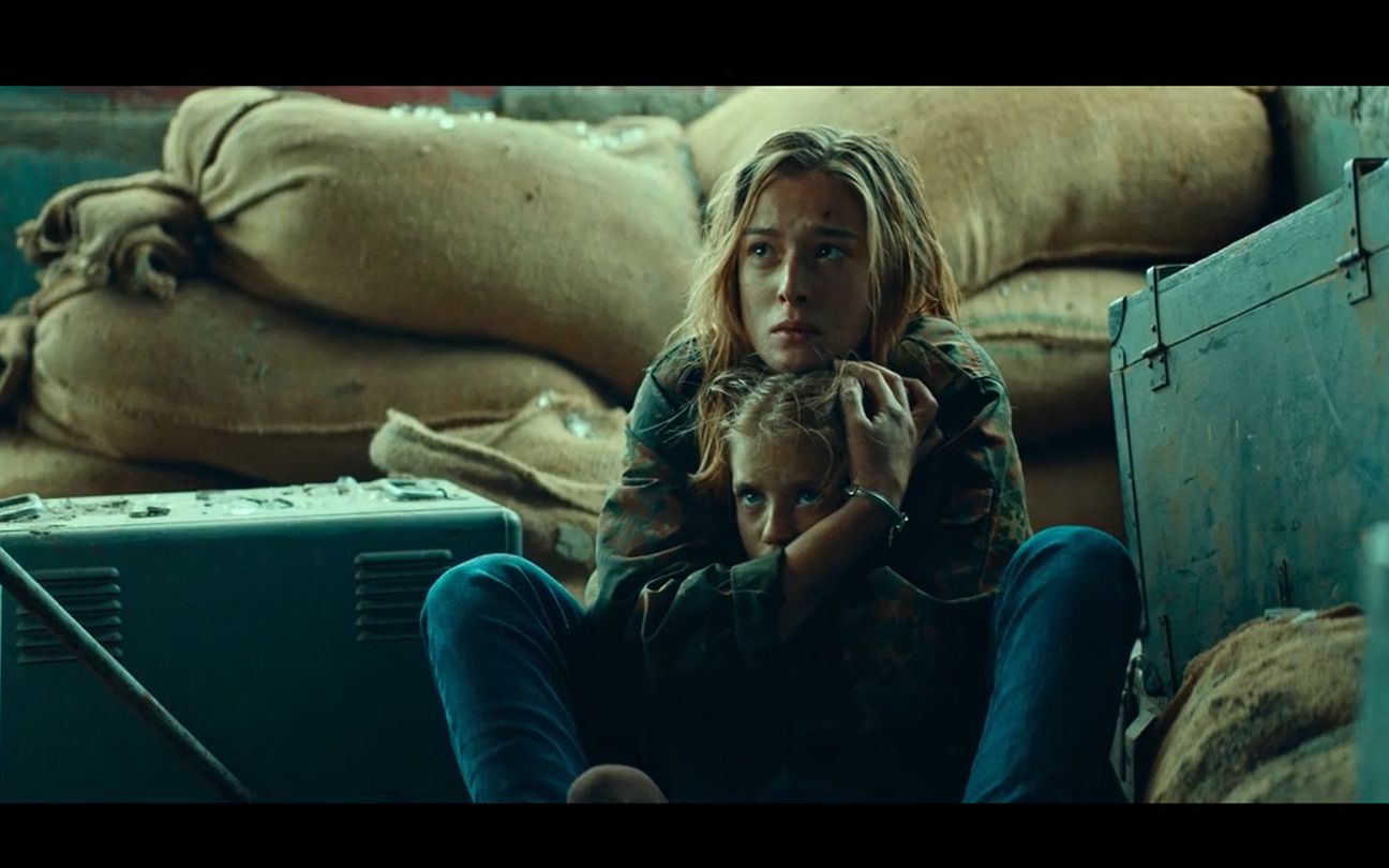 生孩子遇到敌机轰炸巴尔干边界一开头就天崩地裂