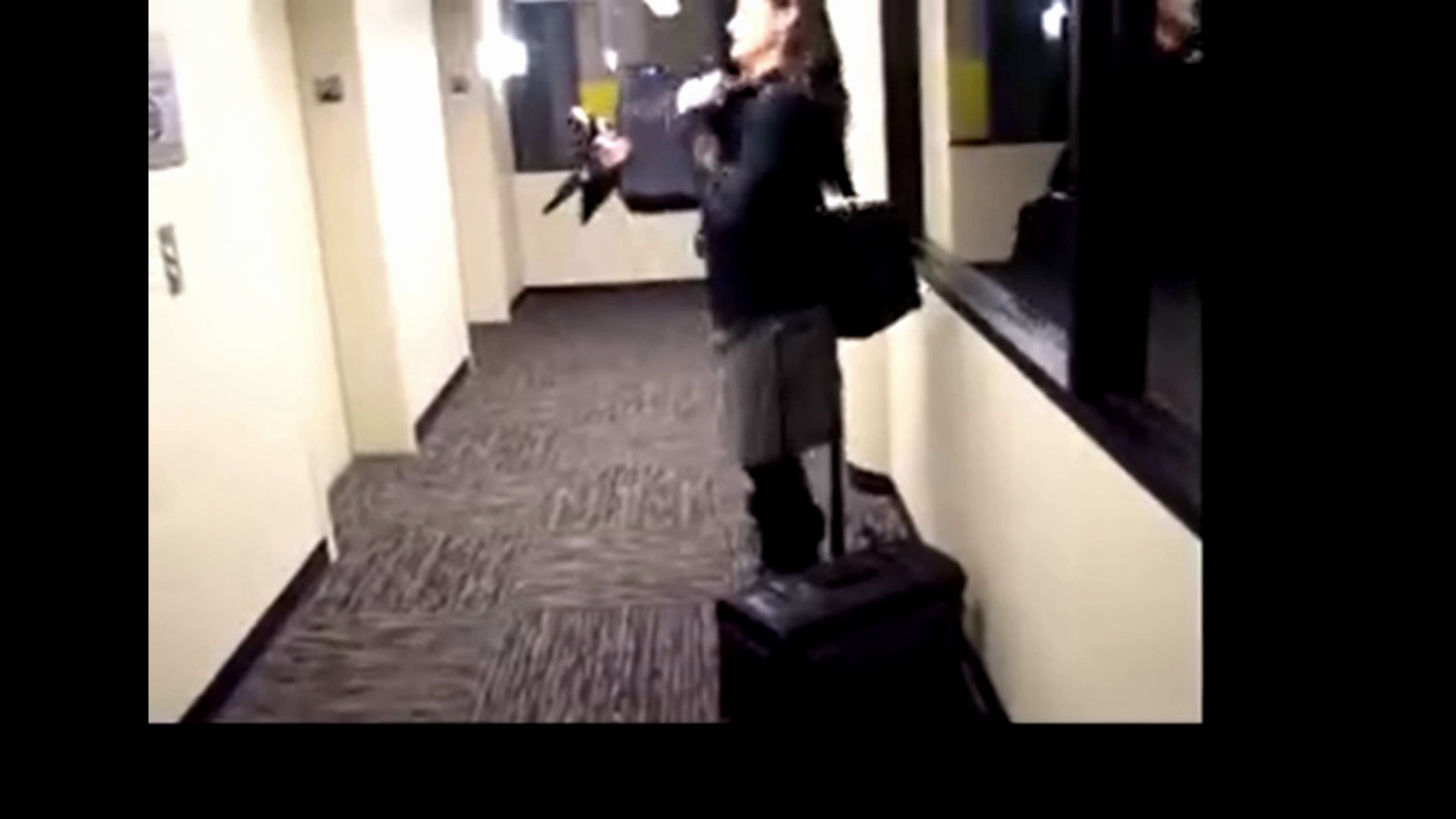 掉鞋日记2:鞋子落电梯里了1