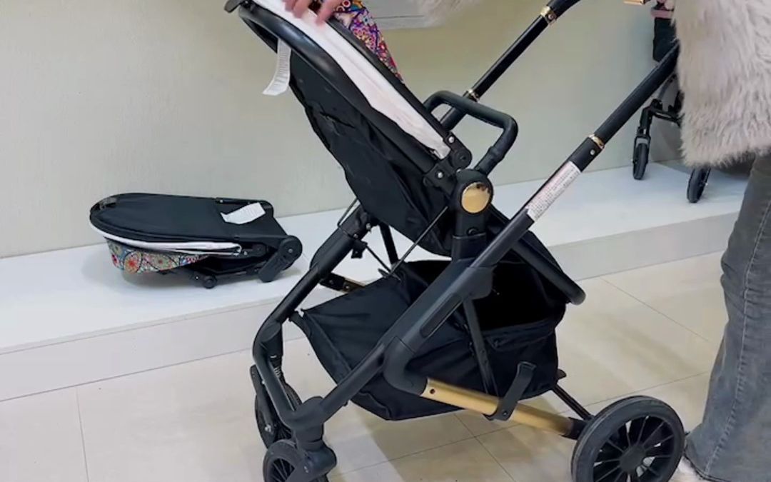 婴儿车安装使用演示