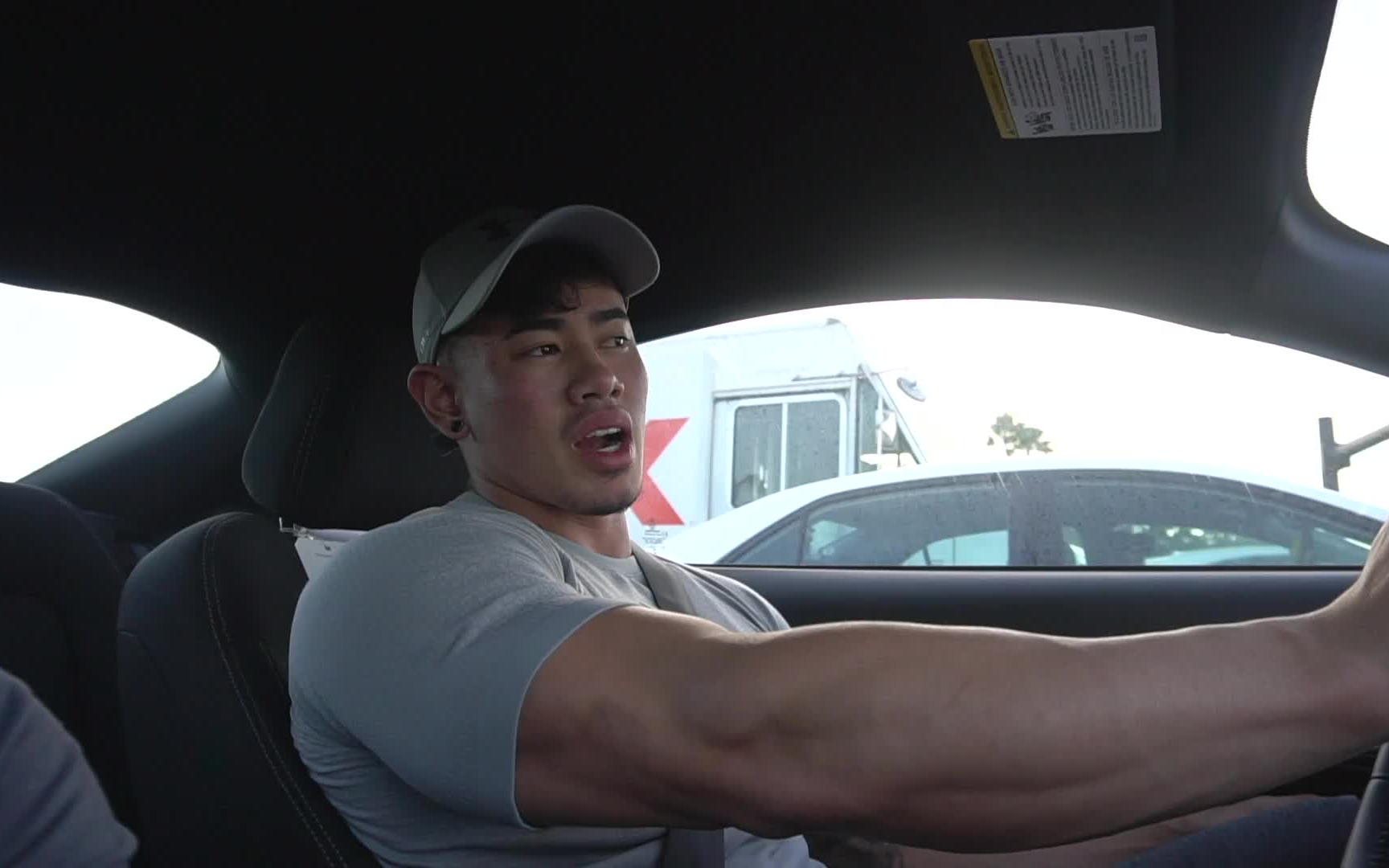 肌肉模特stevencao和小伙伴再次背部训练为比赛做准备工作