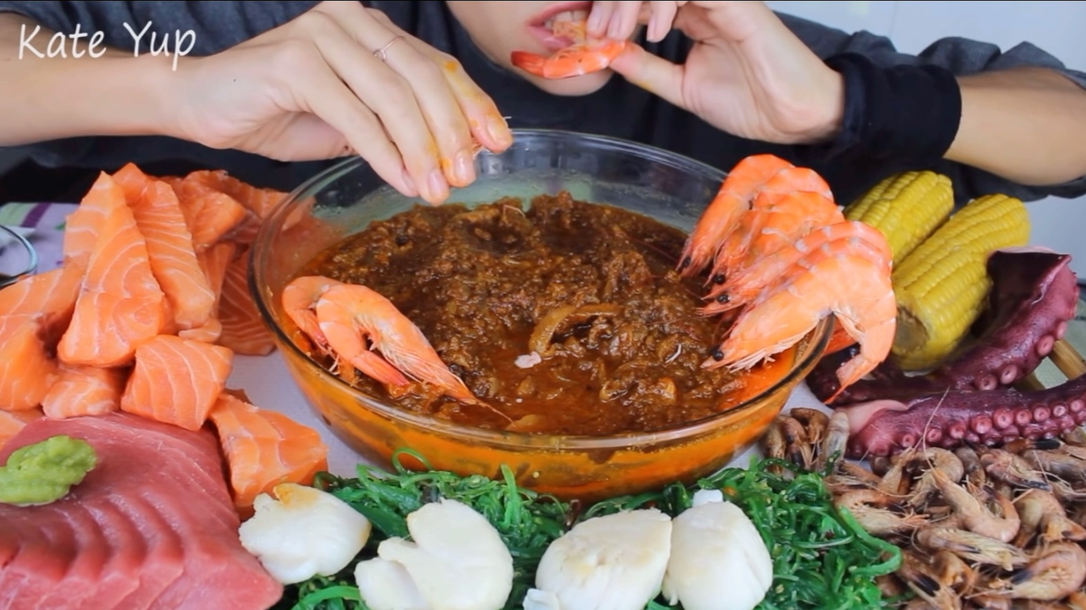 [kate yup] 三文鱼|金枪鱼|章鱼|扇贝|玉米 配上自制酱汁 美味