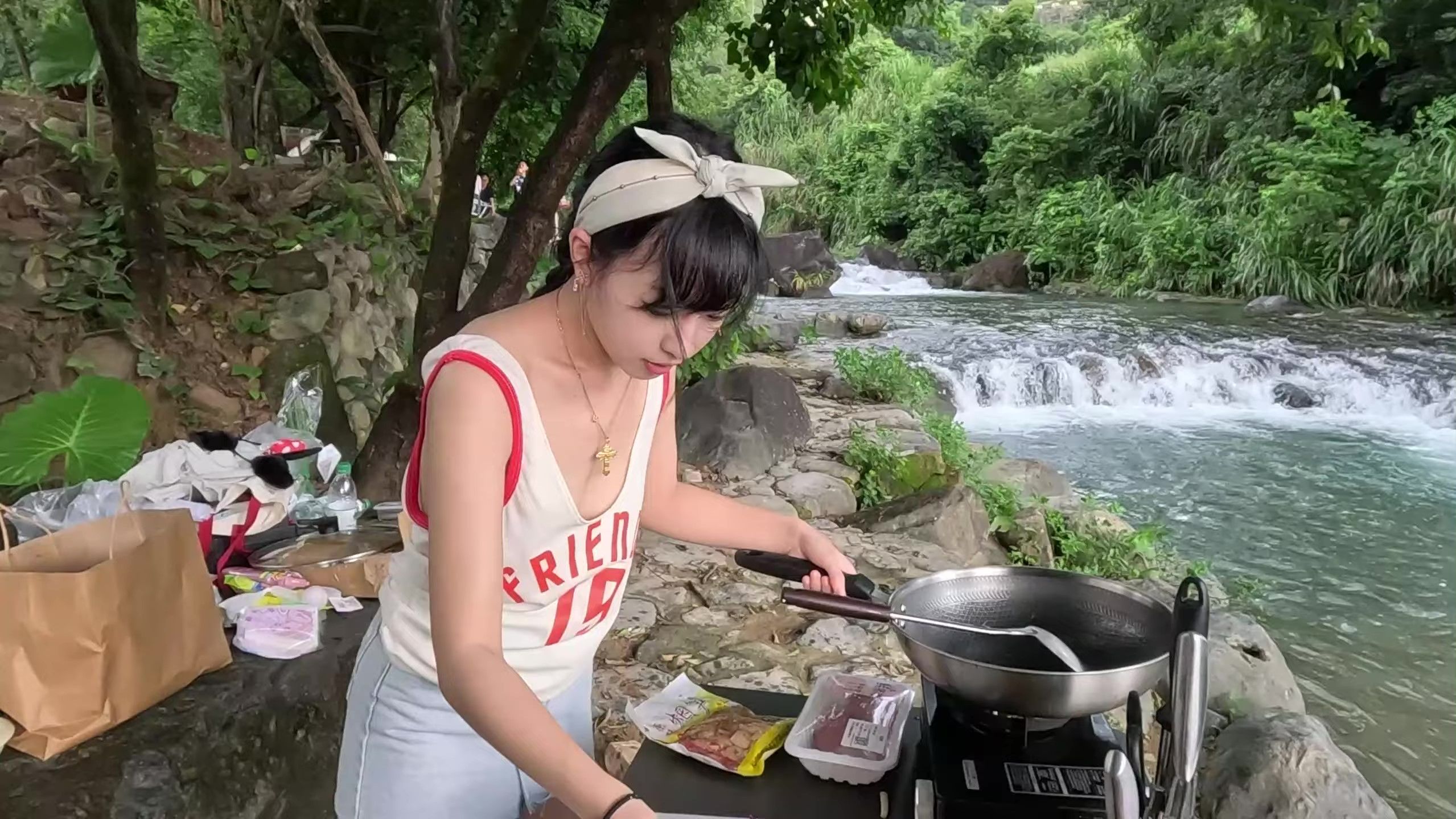 [图]突遭大雨，粥粥全身都淋透了，未完成的第六道菜，笋干炒肉