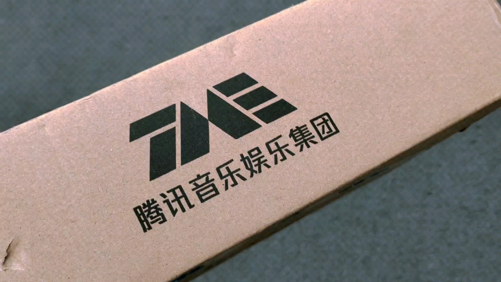 蔡徐坤实体专辑《phenomenon》开箱