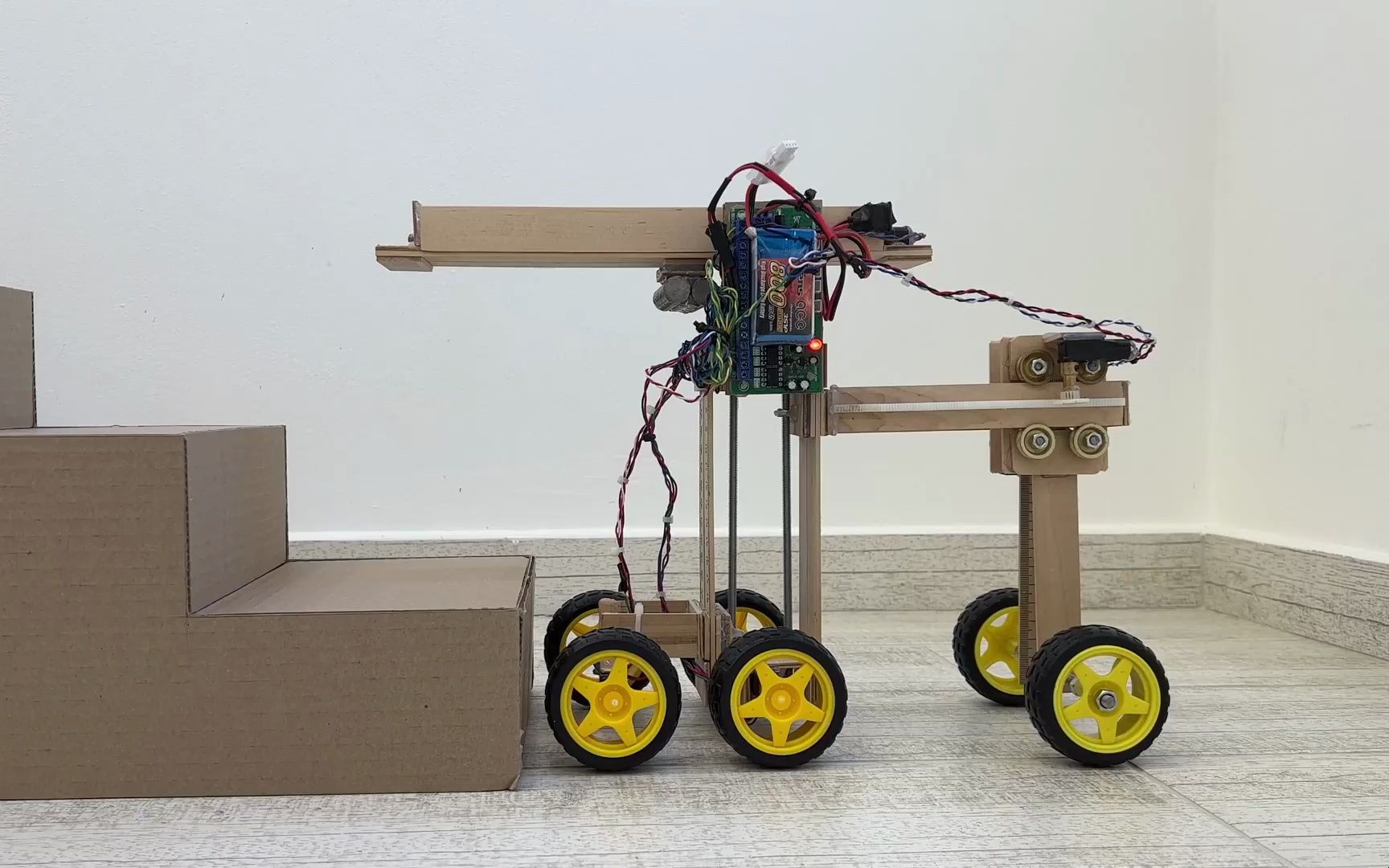 【模型制作】diy创意性楼梯搬运机器人