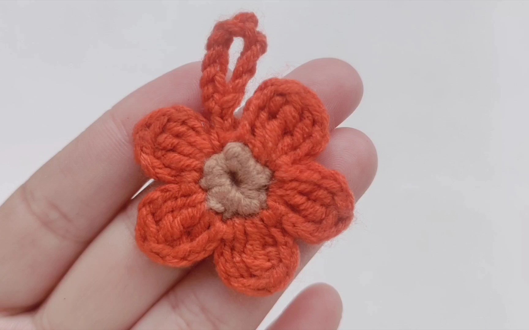钩针简单装饰五瓣小花编织教程