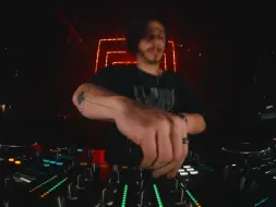 Скачать видео: Subtronics - TESSERACT Live Mini-Mix