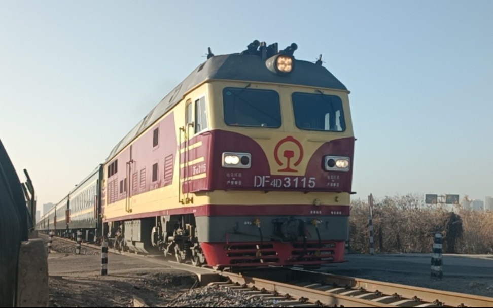 【中国铁路】京局津段df4dk-3115牵引00464次通过4公里道口去曹子里站