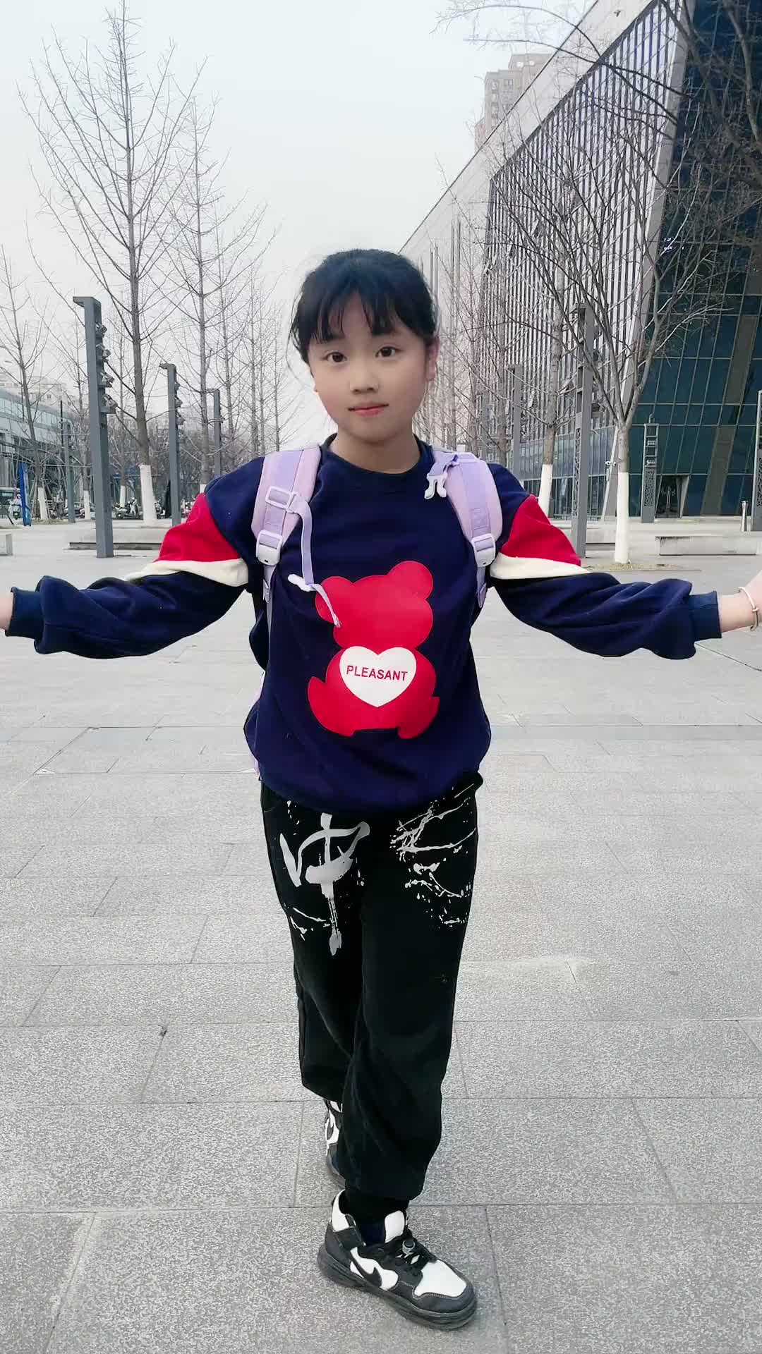 放学了浅跳一下上才艺才艺跳舞音乐瑞琪组合瑞瑞和琪琪抖音小助手