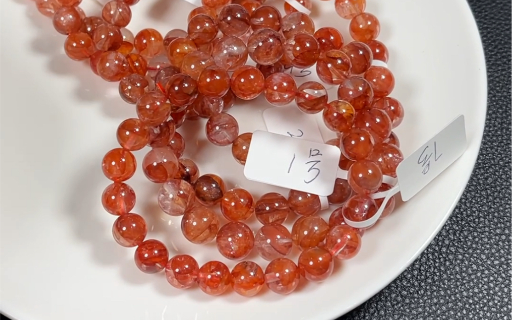 红胶花水晶手串花比较满,少棉.颜色红.