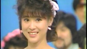 电影主题曲 松田聖子 花一色 野菊のささやき 1981 哔哩哔哩 つロ干杯 Bilibili