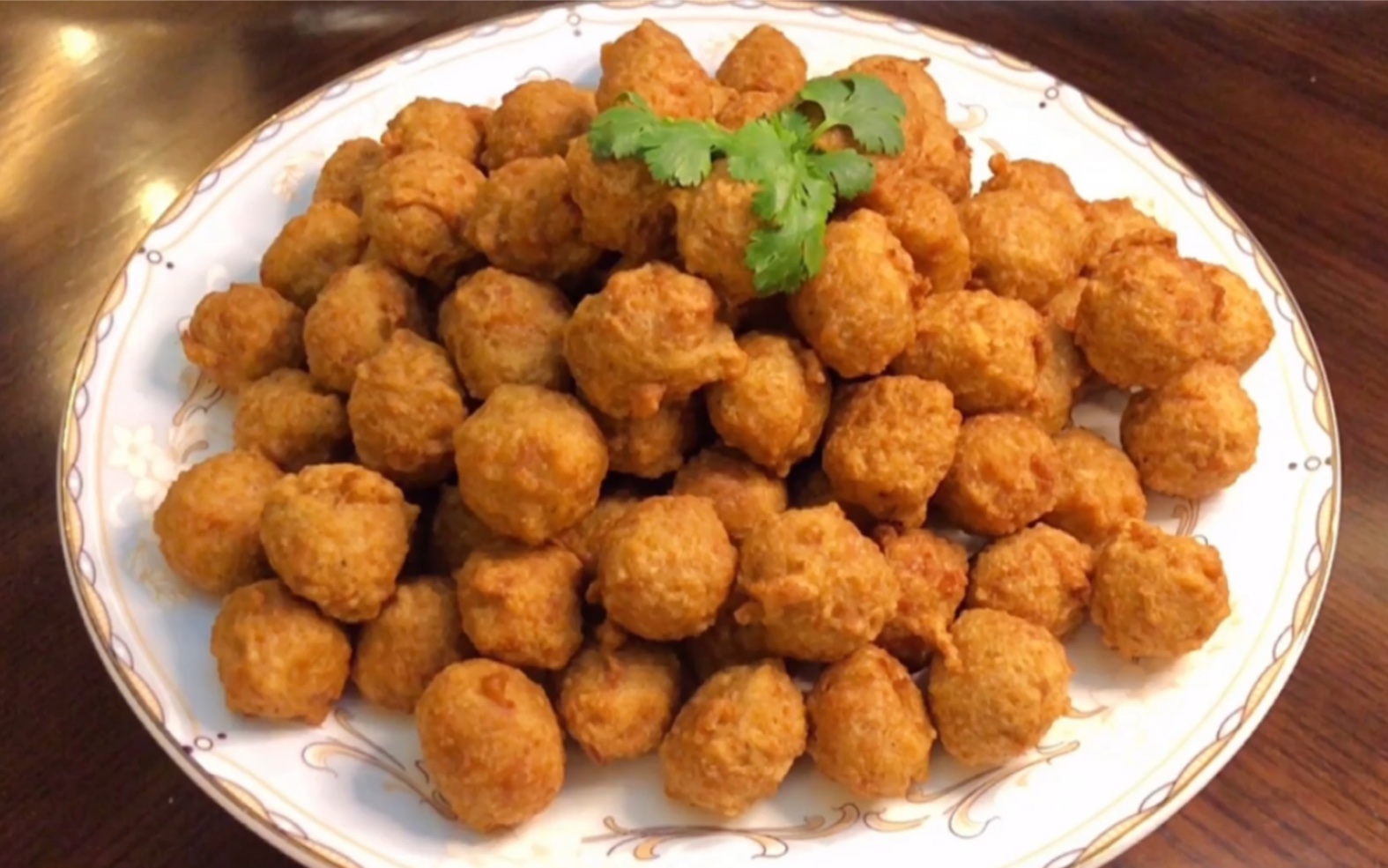 新手一看就会的干炸丸子,年夜饭一定要做起来,一丸两吃太受欢迎.