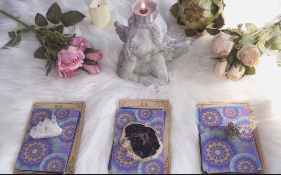 anna塔罗你在ta心里是什么位置朋友or恋人