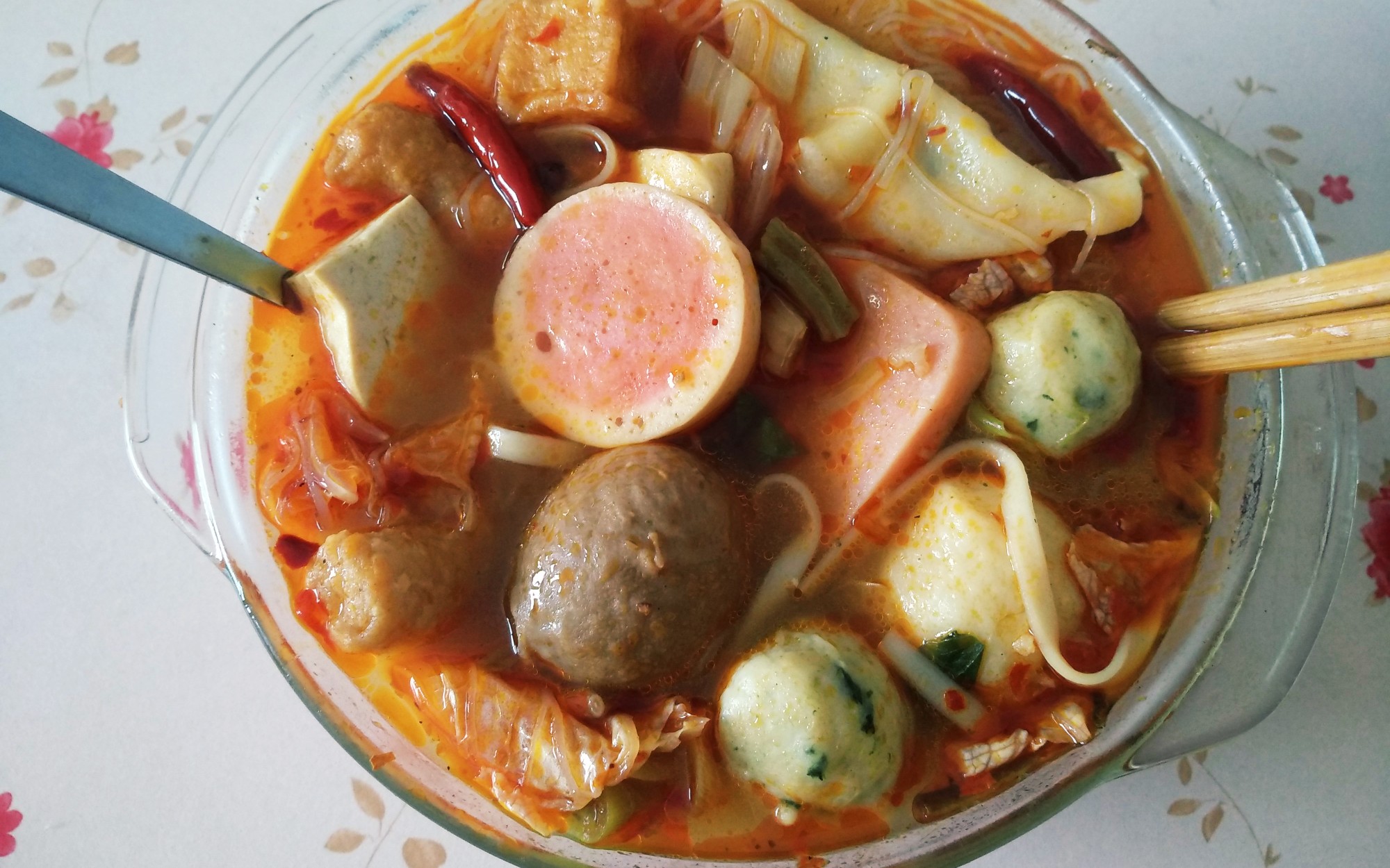 牛油火锅底料做的麻辣烫,超辣的!贼过瘾!